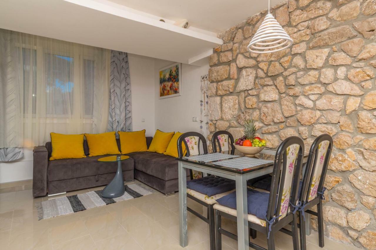 Apartments Lapis Ядраново Екстериор снимка